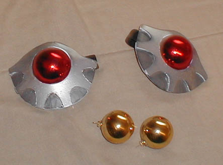 2 flbeval + 2 amulett: Mgikus aurt klcsnznek viseljknek, r: 550 arany