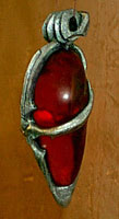 Vr-amulett: Ersti viseljt s vdelmet nyjt, r: 700 arany